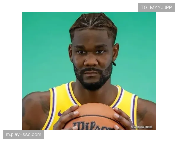 雷迪克死用拉拉维亚与艾顿遭炮轰 湖人末节崩盘负雷霆